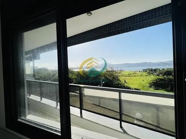 Imagem 4: Uma Vista Maravilhosa !!! Apartamento em Coqueiros - 03 Dormitórios + 02 vagas