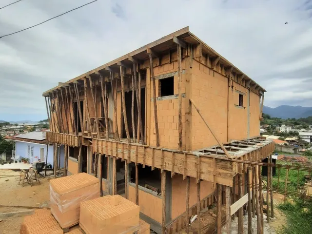 Imagem 5: Sobrado Alto Padrão com Quintal - Alto Aririu em Palhoça/SC