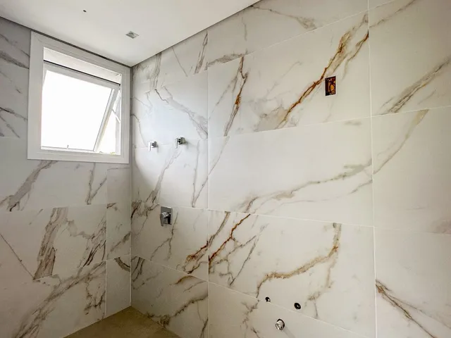 Imagem 4: Casa Alto Padrão com 3 Suítes (Fundos Lago) no Condomínio Reserva da Pedra em Palhoça/Sc!