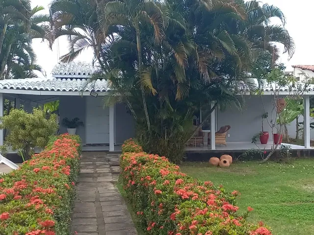 Imagem 2: Casa de Luxo em Condomínio Fechado em Lauro de Freitas-BA: 3 Quartos, 2 Suítes, 5 Vagas