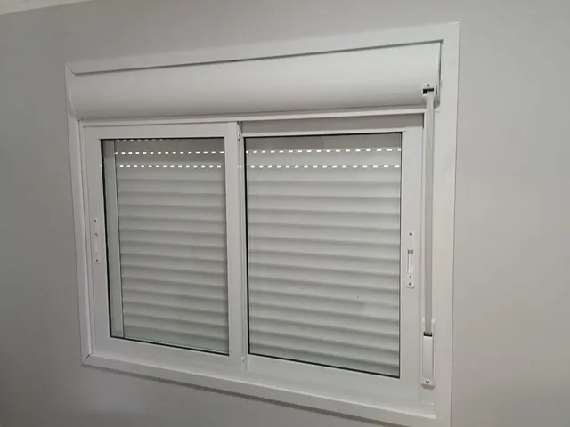Imagem 4: Casa de Luxo em Condomínio Fechado em Lauro de Freitas-BA: 3 Quartos, 2 Suítes, 5 Vagas