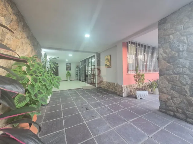 Imagem 8: Imponente casa à venda em Piratininga, Niterói-RJ: 4 quartos, 4 suítes, 3 salas, 4
