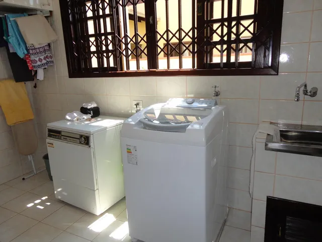 Imagem 2: Casa com 2 suítes, 2 dormitórios e 2 vagas de garagem no América