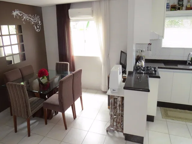 Imagem 2: Imperdível Geminado À Venda em Joinville-Sc, Costa e Silva: 3 Quartos, 1 Suíte, 2 Salas, 3 Banheiros, 1 Vaga, 125,15M²