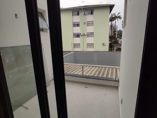 Imagem 2: Imperdível! Geminado de alto padrão com 3 suítes e 184,70m² no Saguaçu