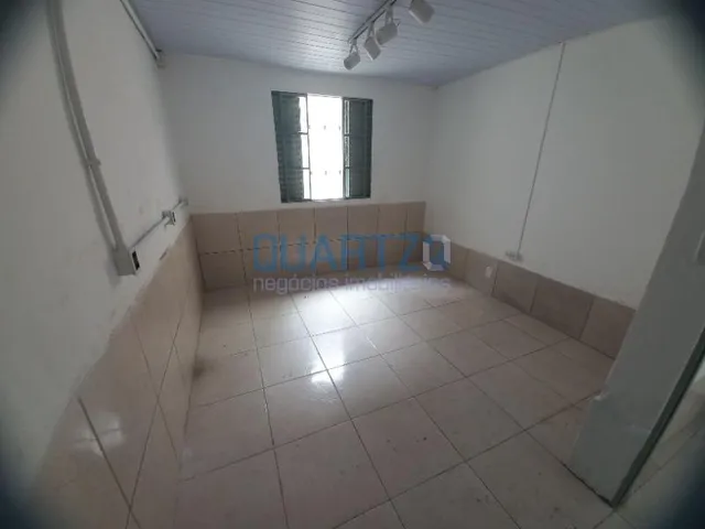Imagem 5: Casa Comercial no Bom Fim com 70M2 3 Salas e Pátio Ideal para Qualquer Atividade Comercial