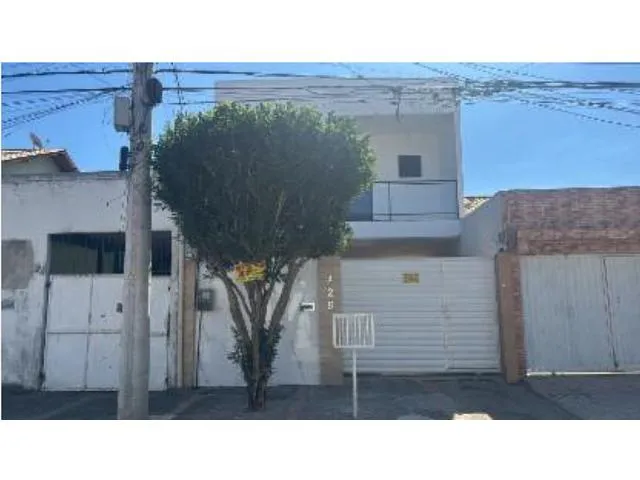 Imagem: A casa possui 3 Dormitórios, 3 Banheiros, 159m² de Área,