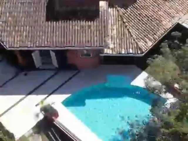 Imagem: A chácara possui 4 Dormitórios, 3 Suítes, 5 Banheiros, 4