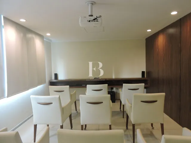 Imagem 5: Seu Novo Lar em Casa Amarela: 3 Quartos com Varanda a Passos do Sítio da Trindade