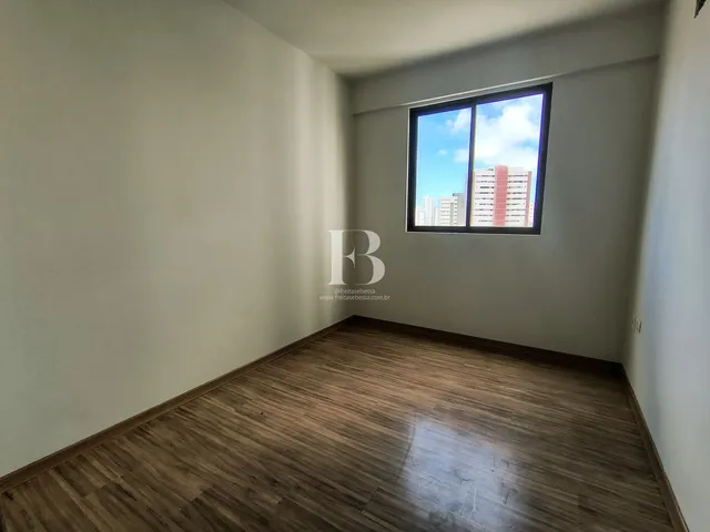 Imagem 12: Seu Novo Lar em Casa Amarela: 3 Quartos com Varanda a Passos do Sítio da Trindade