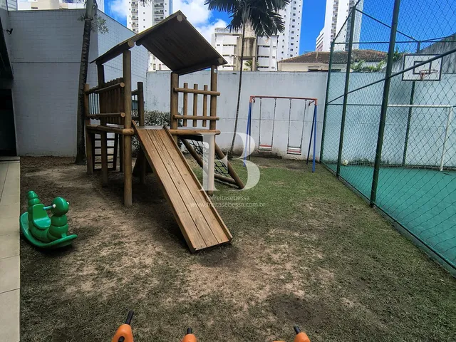 Imagem 7: Seu Novo Lar em Casa Amarela: 3 Quartos com Varanda a Passos do Sítio da Trindade