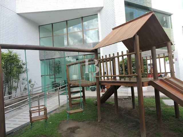 Imagem 8: Seu Novo Lar em Casa Amarela: 3 Quartos com Varanda a Passos do Sítio da Trindade