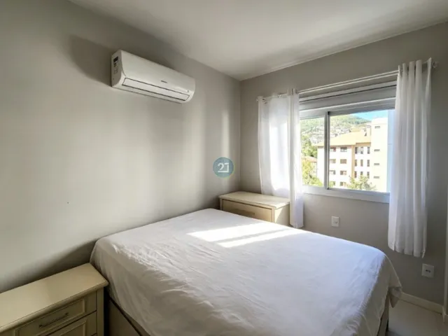Imagem 2: Apartamento mobiliado com 02 quartos, 01 agaragem, e ampla sacada com churrasqueira no