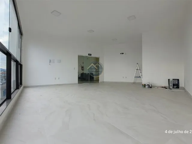 Imagem 2: Sala Comercial em Piso Superior no Centro de Tijucas