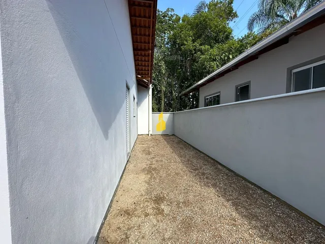 Imagem 2: Casa Á Venda no Bairro Araponguinhas