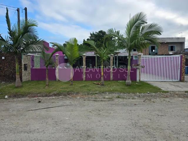Imagem: Casa à venda, próximo ao mar no balneário