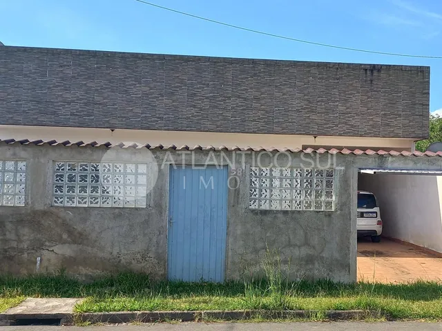 Imagem: Casa à venda com 2 quartos e terreno grande