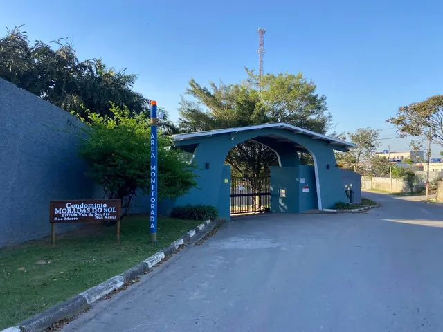 Imagem: Casa Térrea com Lago de Carpas em Terreno