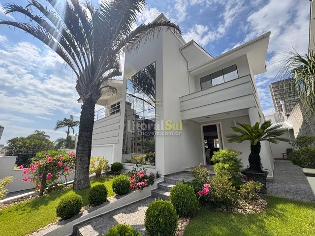 Imagem: Casa com Piscina e Mobiliada À Venda na