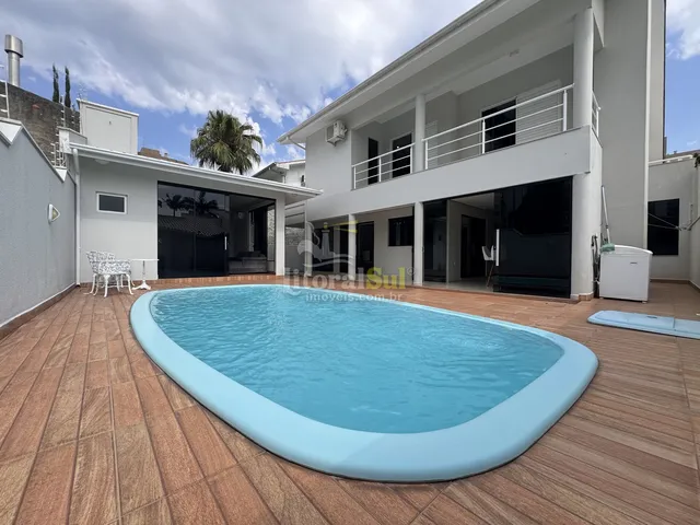Imagem 11: Casa com Piscina e Mobiliada À Venda na Vila Moema, em Tubarão/Sc