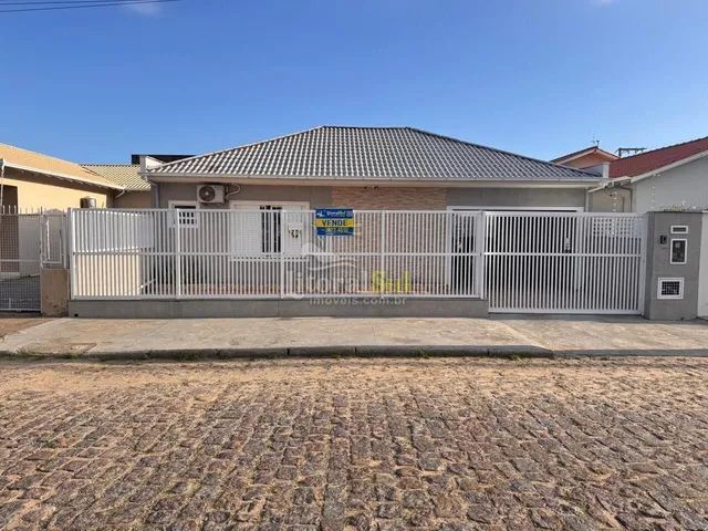Imagem: Duas Casas em Terreno Amplo