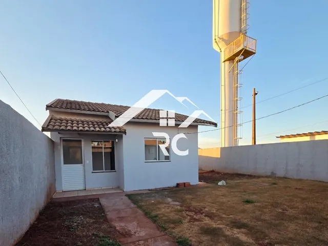 Imagem: A casa possui 1 Dormitório, 1 Suíte, 2 Vagas na garagem e