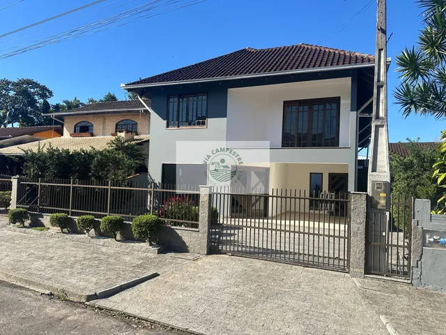 Imagem 16: Residencia com 6 dormitorios, area central de Pirabeiraba, rua sem saida, com escritorio