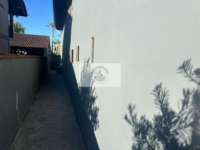 Imagem 3: Residencia com 6 dormitorios, area central de Pirabeiraba, rua sem saida, com escritorio