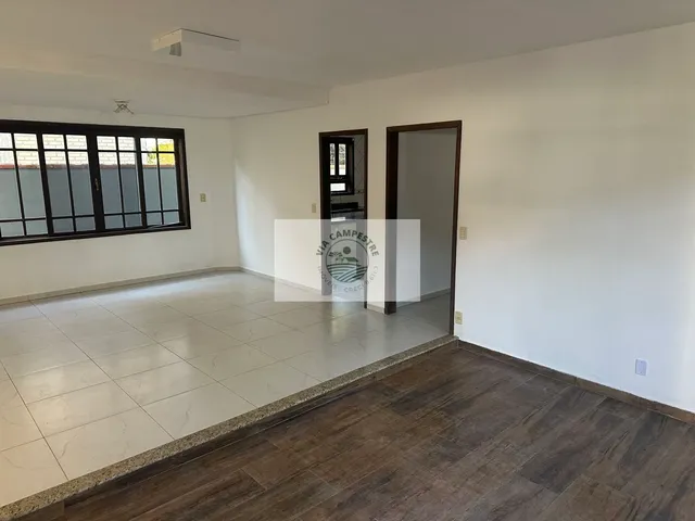 Imagem 2: Residencia com 6 dormitorios, area central de Pirabeiraba, rua sem saida, com escritorio