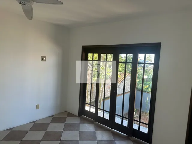 Imagem 12: Residencia com 6 dormitorios, area central de Pirabeiraba, rua sem saida, com escritorio