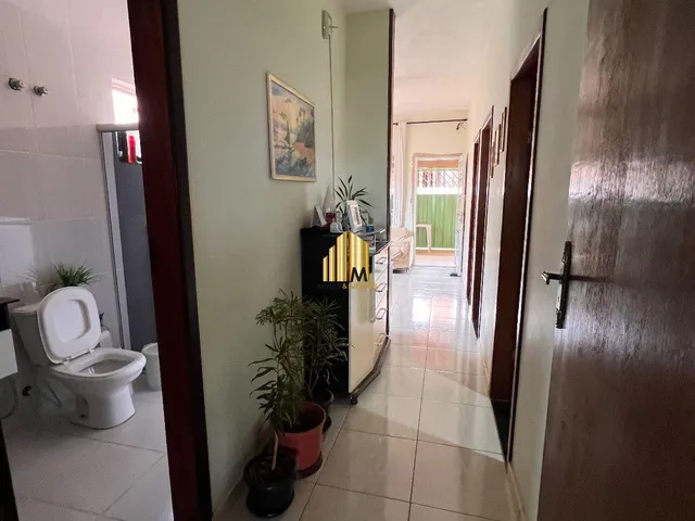 Imagem 16: P>Casa com excelente espaço interno e ótimo potencial para quem busca um imóvel amplo
