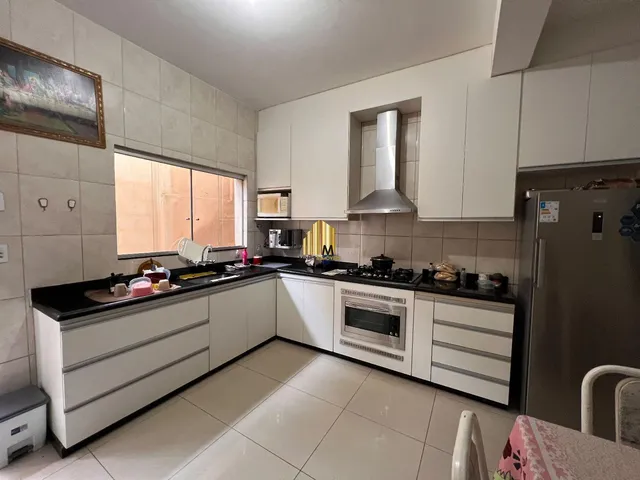 Imagem 4: P>Casa com excelente espaço interno e ótimo potencial para quem busca um imóvel amplo