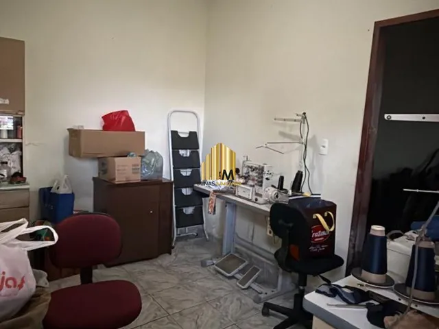Imagem 2: P>Casa com excelente espaço interno e ótimo potencial para quem busca um imóvel amplo