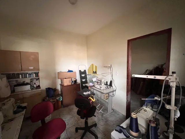 Imagem 6: P>Casa com excelente espaço interno e ótimo potencial para quem busca um imóvel amplo