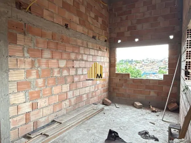 Imagem 11: P>Casa com excelente espaço interno e ótimo potencial para quem busca um imóvel amplo