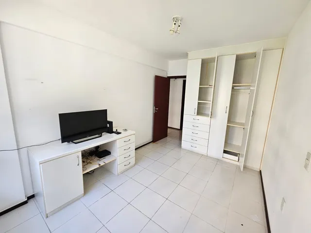 Imagem 2: Apartamento para Venda em Maceió, Ponta Verde, 3 dormitórios, 1 suíte, 3 banheiros, 1