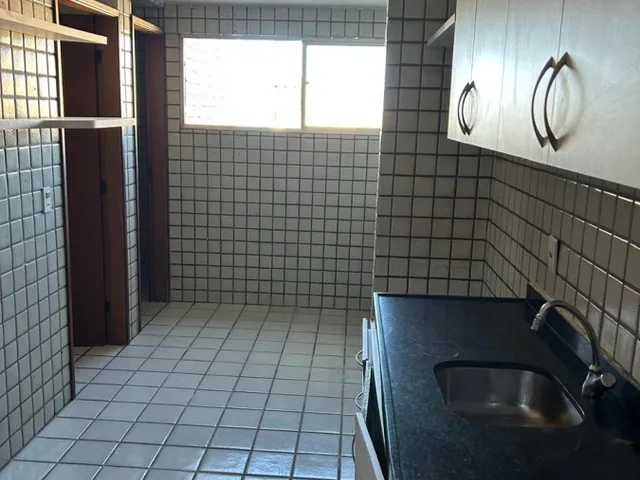Imagem 2: Apartamento para Venda em Maceió, Ponta Verde, 3 dormitórios, 1 suíte, 2 banheiros, 1