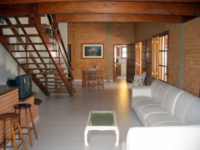 Imagem 2: Linda casa com 4 suítes para até 11 pessoas a 120m da praia