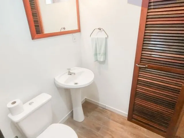Imagem 10: Linda casa com 4 suítes para até 11 pessoas a 120m da praia