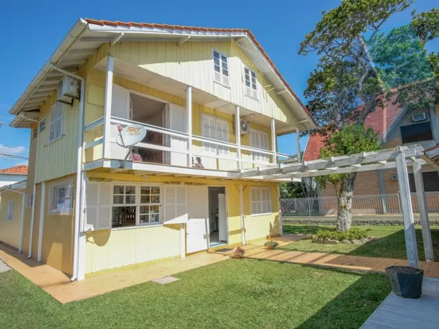 Imagem: Casa Amarela com 6 dormitórios de Frente