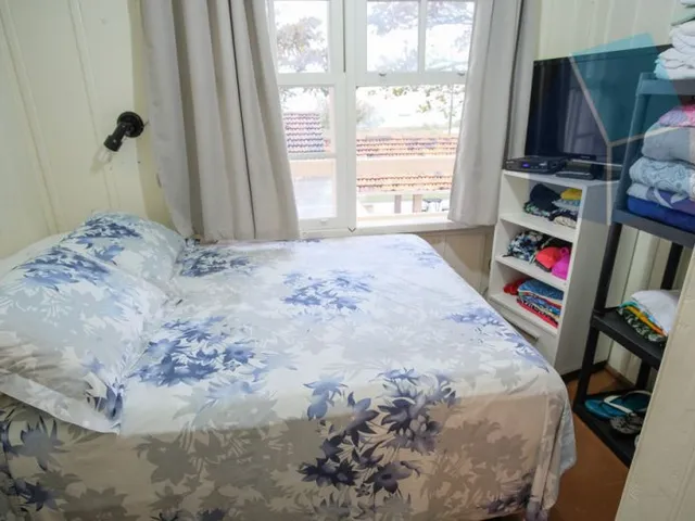 Imagem 8: Casa Amarela com 6 dormitórios de Frente para o Mar - Pé na areia