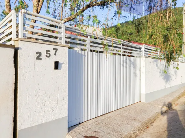 Imagem 2: Casa 2 dormitórios sendo 1 suite. A 650mts da praia da Cachoeira do Bom Jesus