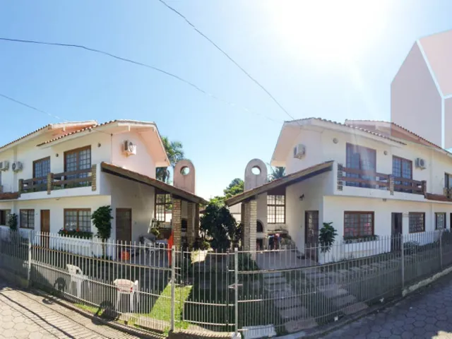 Imagem 2: Casa 2 dormitórios a 5 minutos caminhando (450mts), da praia da Cachoeira do Bom Jesus