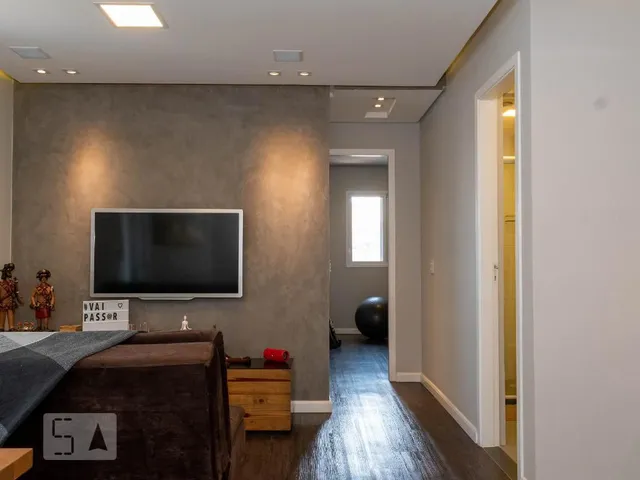 Imagem: O apartamento possui 2 Dormitórios, 1 Suíte, 2 Banheiros,