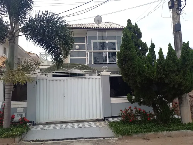 Imagem: A casa possui 2 Dormitórios, 1 Suíte, 2 Banheiros, 2
