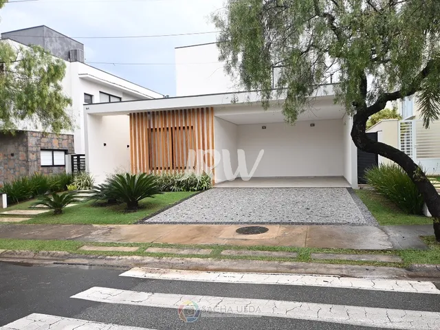 Imagem: A casa em condomínio possui 3 Dormitórios, 3 Suítes, 5