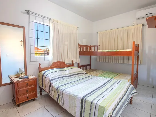 Imagem 9: Casa a venda a 100(cem) metros do mar, porteira fechada! Localizada na praia de