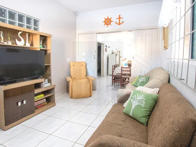 Imagem 4: Casa a venda a 100(cem) metros do mar, porteira fechada! Localizada na praia de