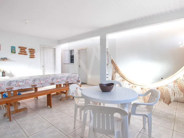 Imagem 7: Casa a venda a 100(cem) metros do mar, porteira fechada! Localizada na praia de