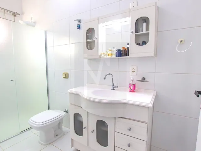 Imagem 12: Casa a venda a 100(cem) metros do mar, porteira fechada! Localizada na praia de